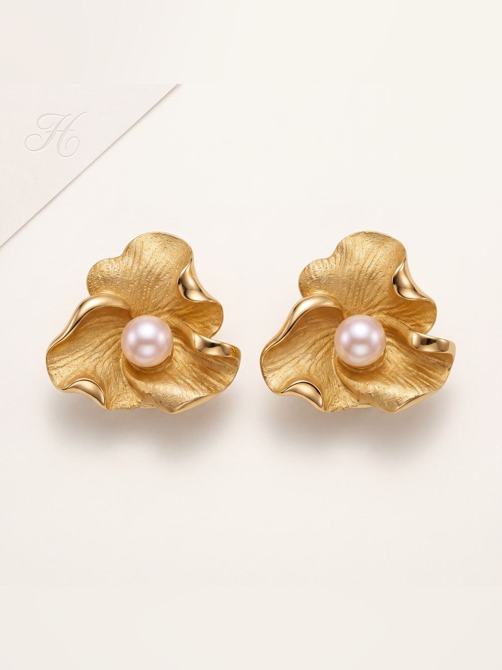 Vintage Mid-Century Gold Floral Pearl Stud Earrings - Elegant Jewelry